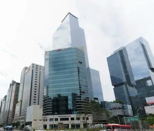 지방에서 서울로 향하는 자본 흐름 개념 이미지